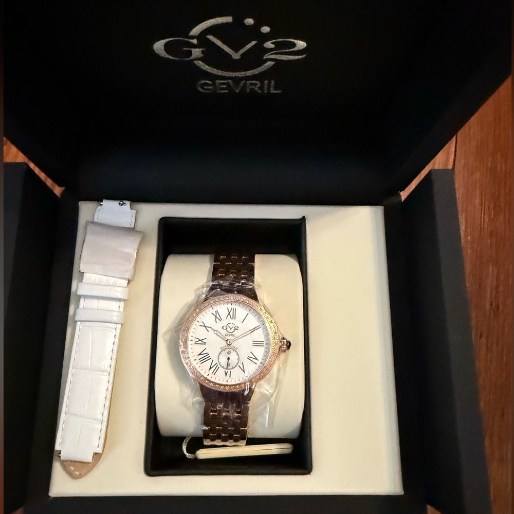 New in box GV2 Gevril Gold and Diamonds Watch 42 mm casing